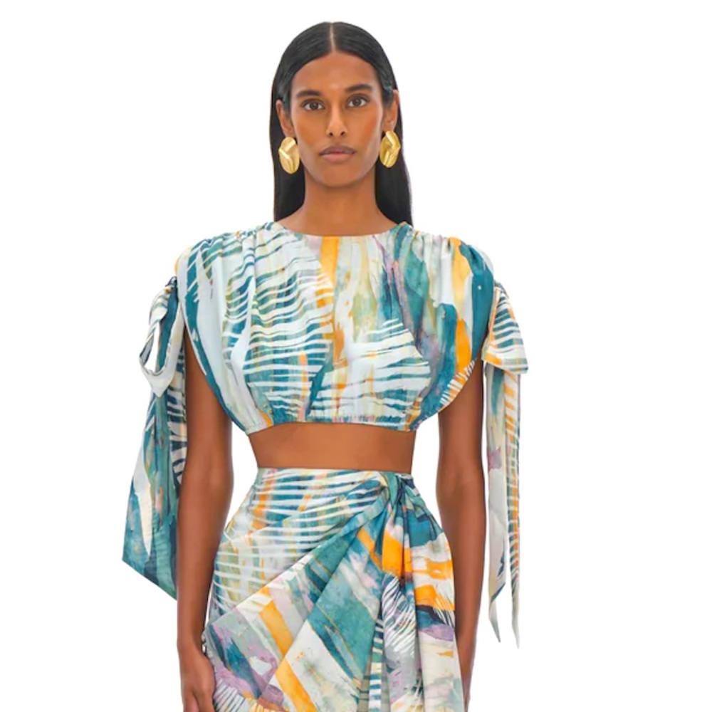 ANDREA IYAMAH
HALIMA ABSTRACT BARK CROPPED TOP

NEW WITH TAGS SIZE LARGE.